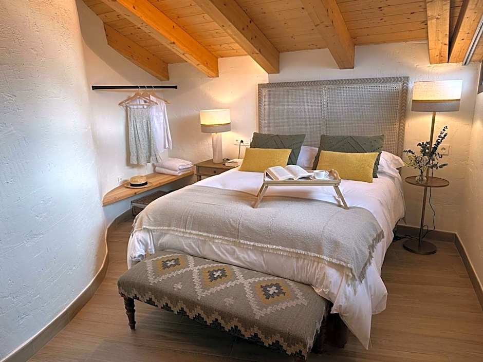 HOTEL RURAL SANTUI