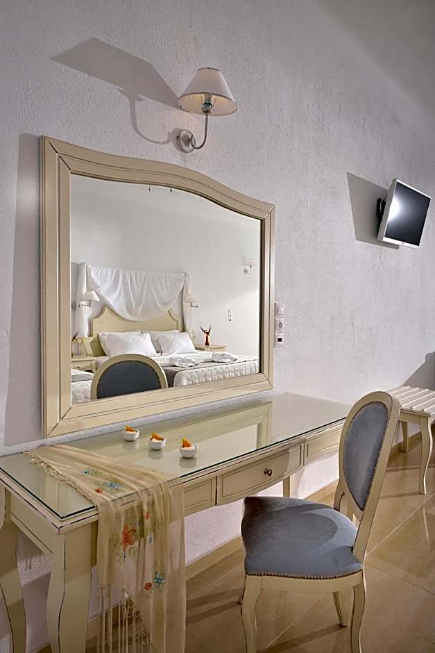 Kamari Hotel