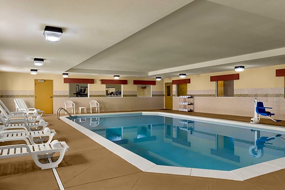 Country Inn & Suites by Radisson, Macon North, GA