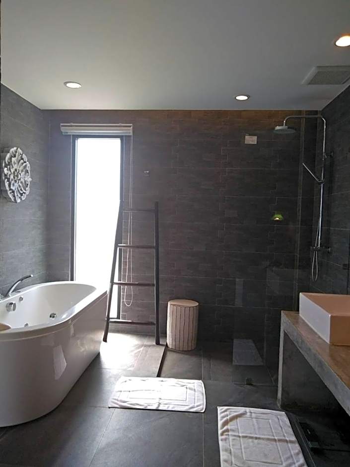 Tungtong Beach Villas