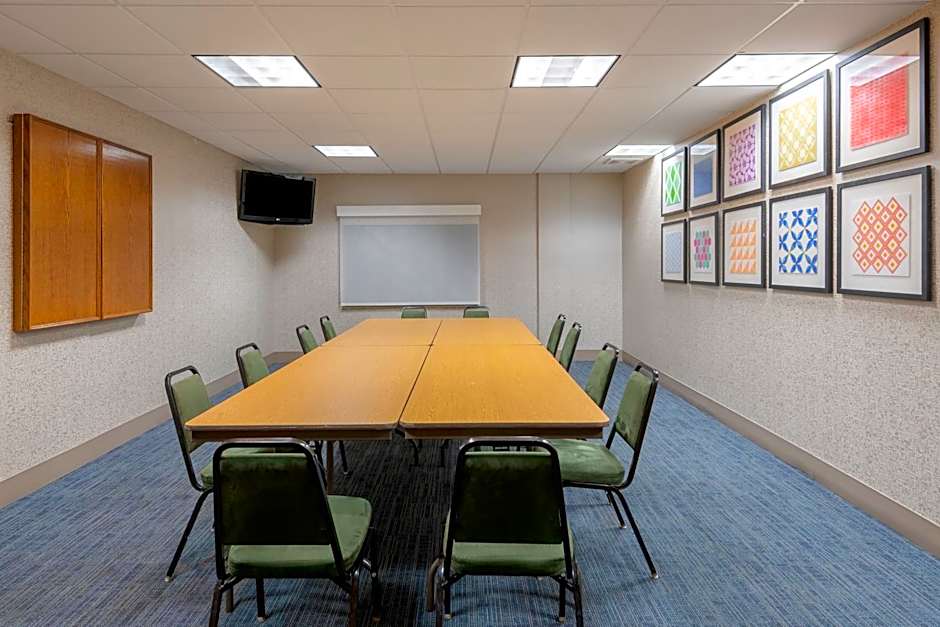 Holiday Inn Express & Suites Rocky Mount Smith Mountain Lake By IHG