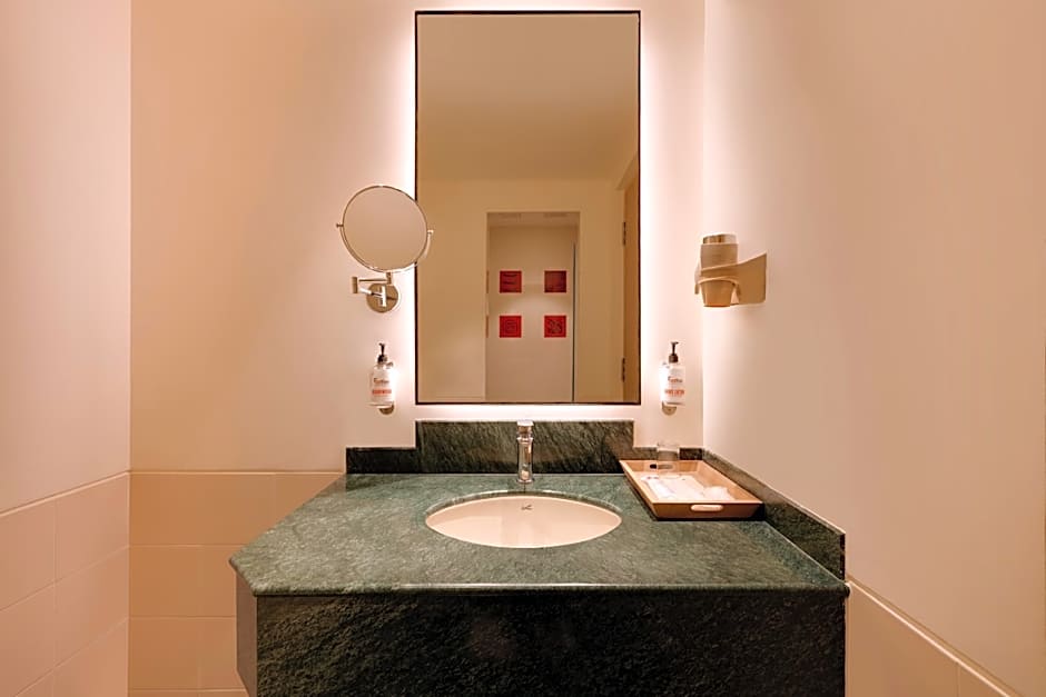 Red Fox by Lemon Tree Hotels, Hyderabad