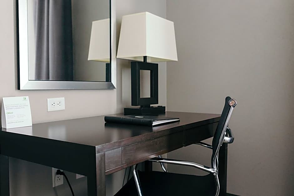 Holiday Inn and Suites East Peoria By IHG