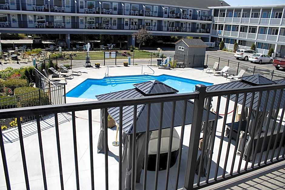 The Grand Beach Inn