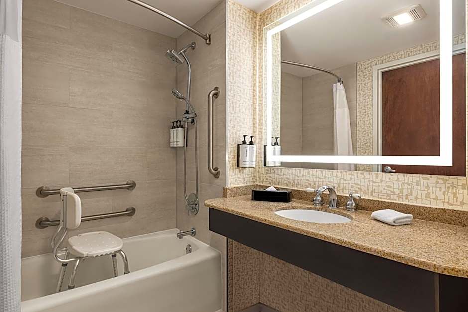 Crowne Plaza Edison By IHG