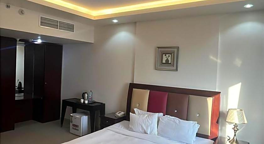 Clifton International Hotel