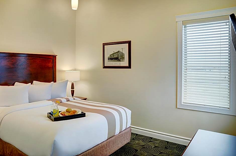 Chateau Nova Yellowhead