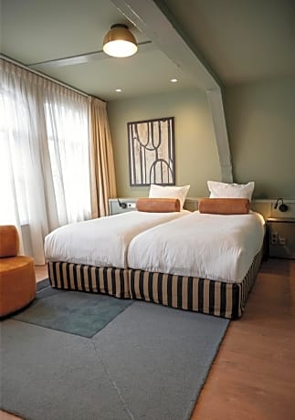 Deluxe Twin Room with Canal View