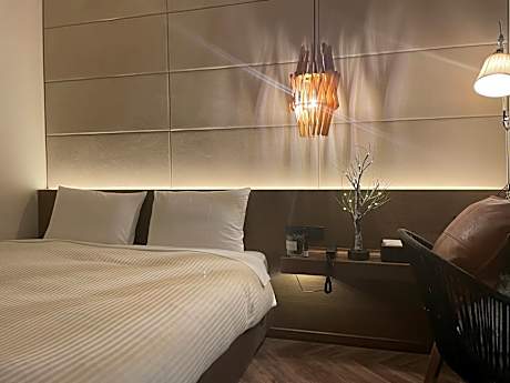 Double Room with Shower -Main BLD - Smoking