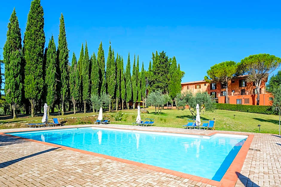 Residence with swimming pool immersed in the typical Tuscan countryside just 5 minutes from Massa Marittima