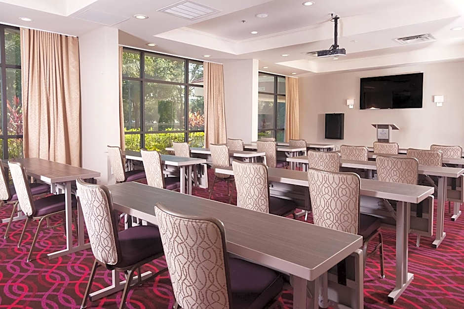 Delta Hotels by Marriott Orlando Lake Buena Vista