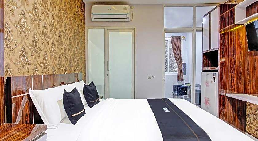 Collection O 90253 DHelomi