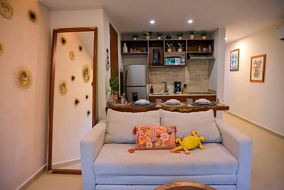 Frida's Artsy Condo with own mural, outdoor tub & rooftop pool