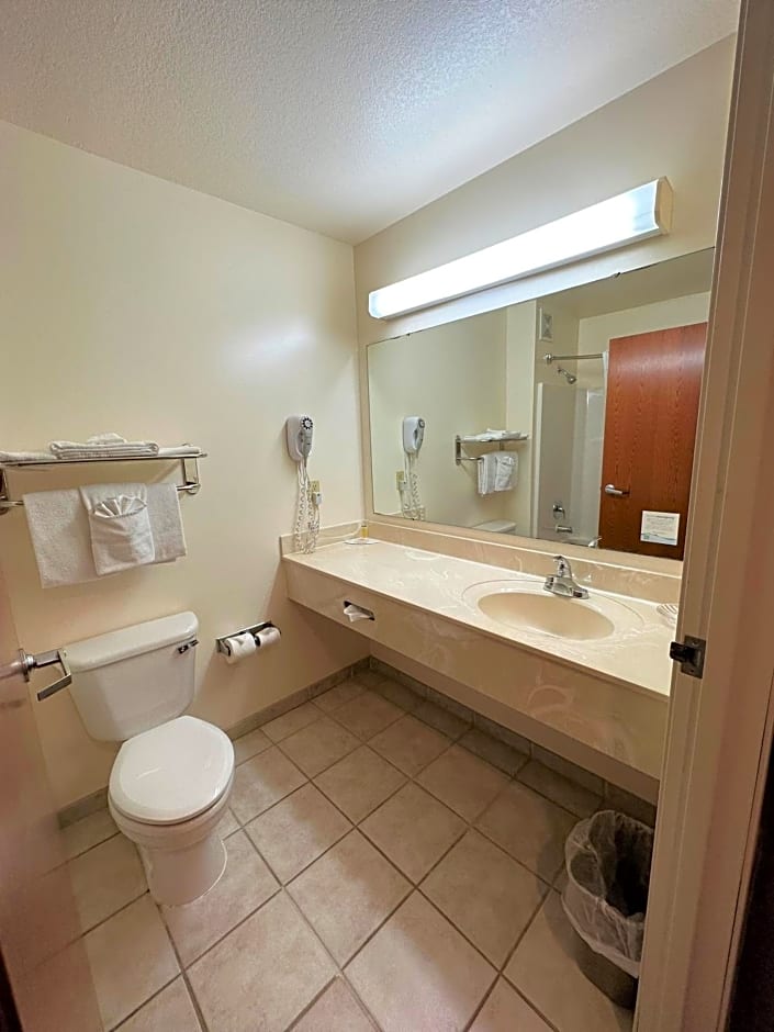 Super 8 by Wyndham Topeka at Forbes Landing