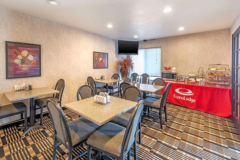 Econo Lodge Pueblo North