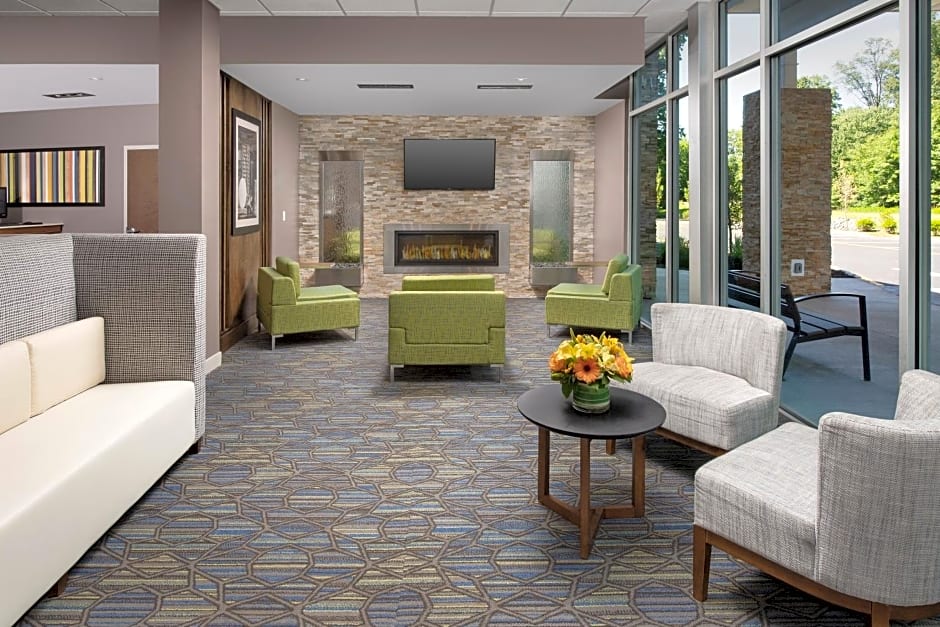 Holiday Inn Express & Suites North Brunswick