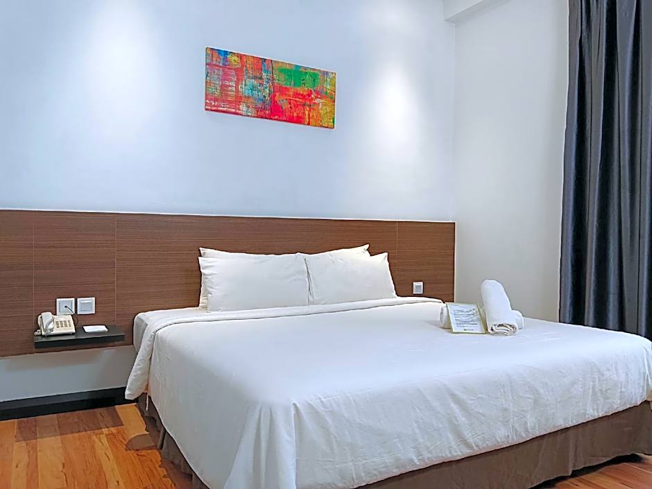 Photo 1 of 2 of Premier 1 King Bed