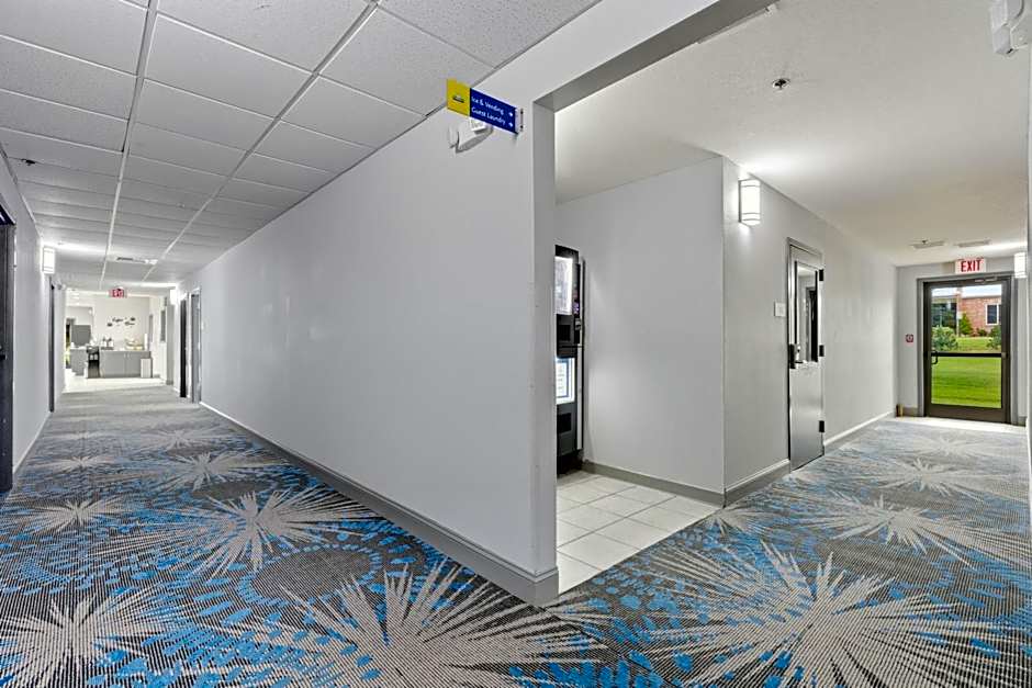 Days Inn & Suites by Wyndham Wynne