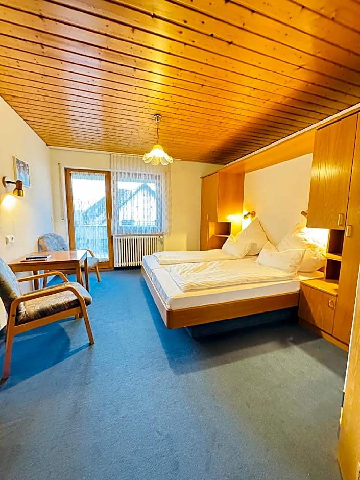 Photo 1 of 4 of Double Room