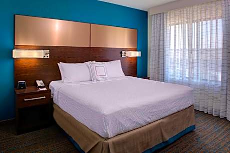 1 Bedroom Suite, 1 King, Sofabed