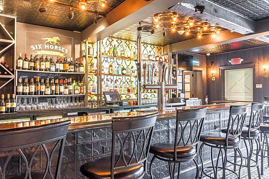 The Aurora Inn Hotel and Event Center