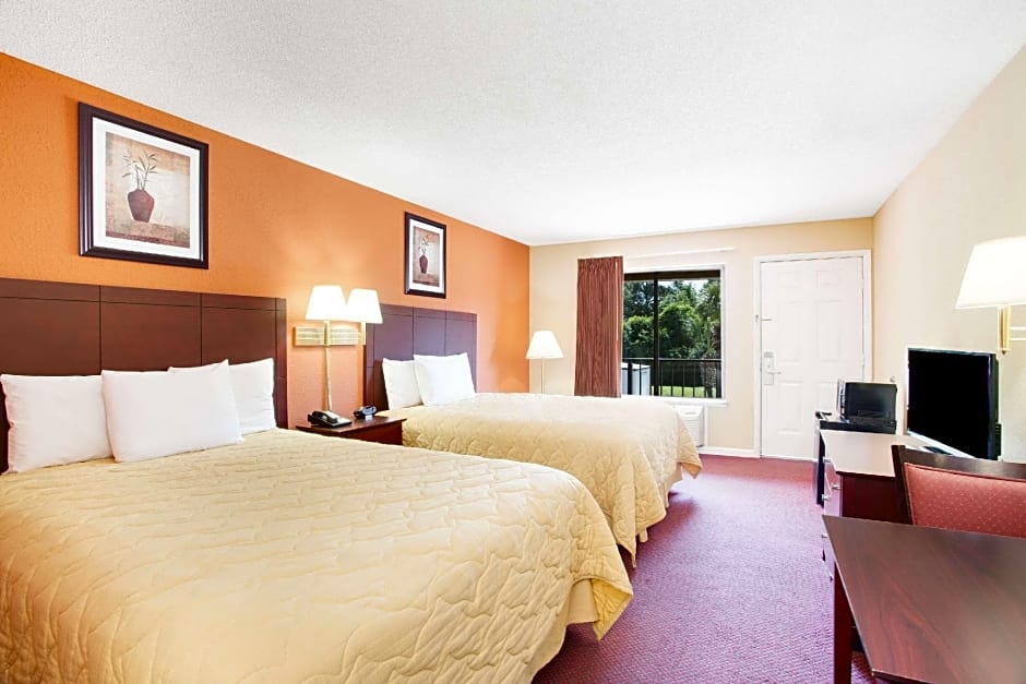 Super 8 by Wyndham Defuniak Springs