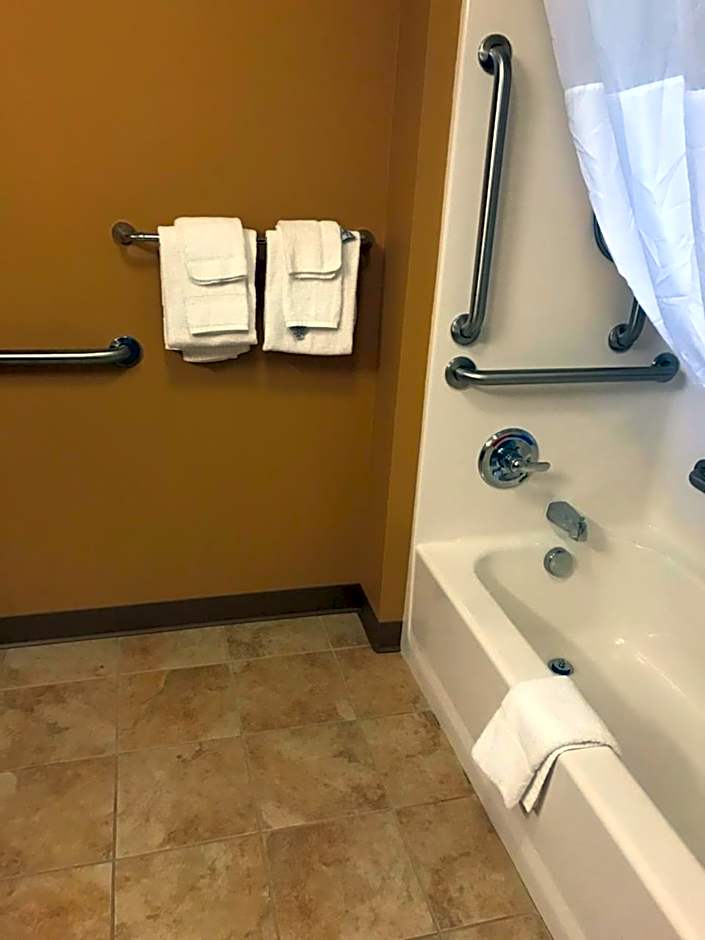 Quality Inn & Suites Minot North