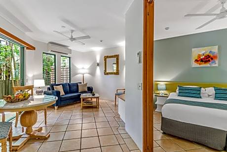 Deluxe One-Bedroom Apartment