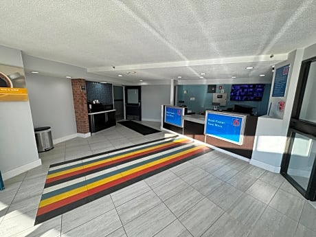 Studio 6 Suites East Syracuse NY Airport