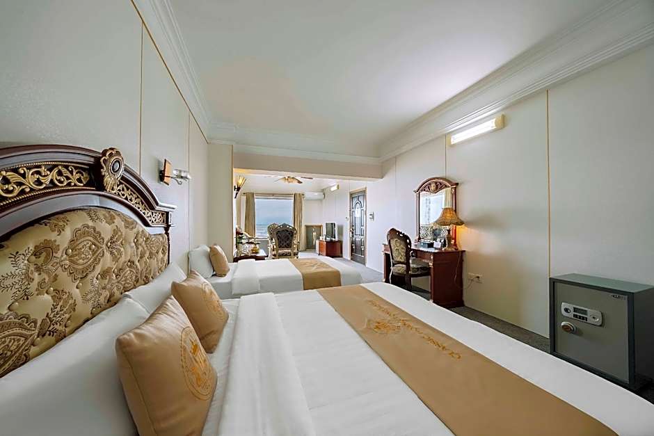Classic Hoang Long Hotel