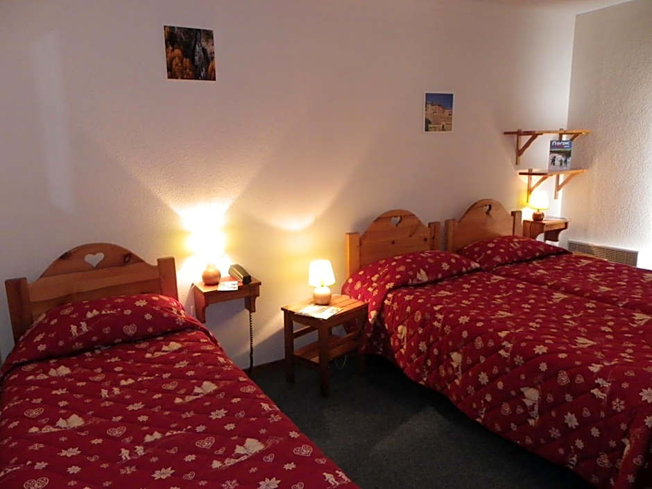 Photo 1 of 4 of Triple Room