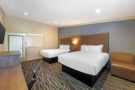 Queen Room with Two Queen Beds and Roll-In Shower - Mobility Accessible/Non-Smoking
