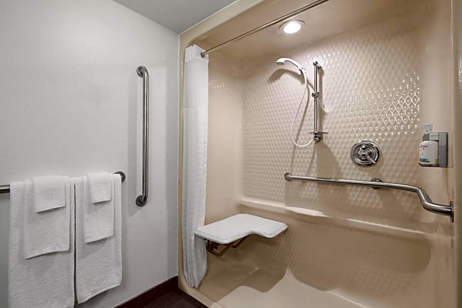 Garner Topeka West By IHG