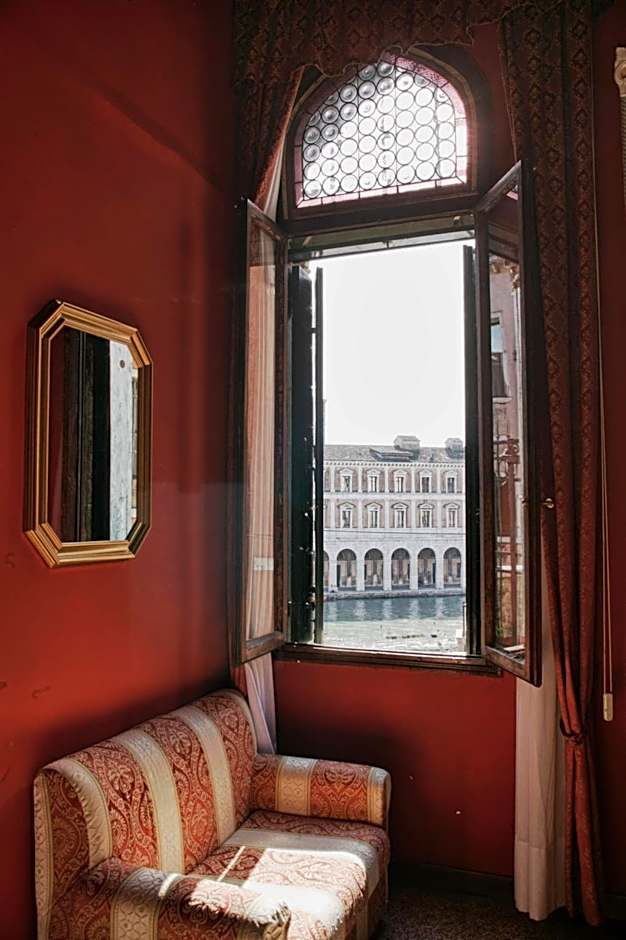 Palazzo Lion Morosini - Check in presso Locanda Ai Santi Apostoli