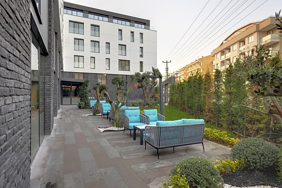 Leo Suites