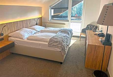 Triple Room with Balcony and Pool Access