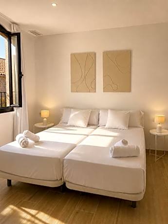 Two-Bedroom Deluxe Apartment with Balcony