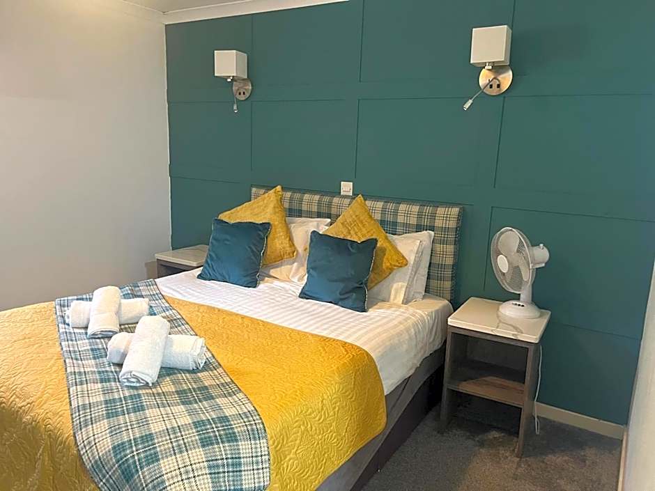 MacDonald Hotel & Cabins