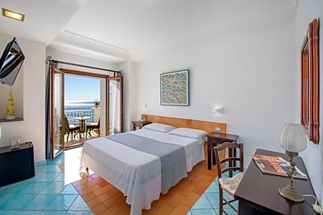Superior Double Room with Terrace and Sea view