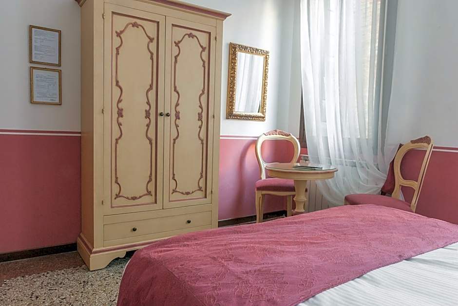 Ca' San Trovaso - 6 Rooms