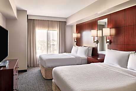 One-Bedroom Queen Suite