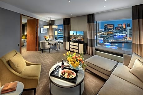 Executive Suite with Club Lounge Access
