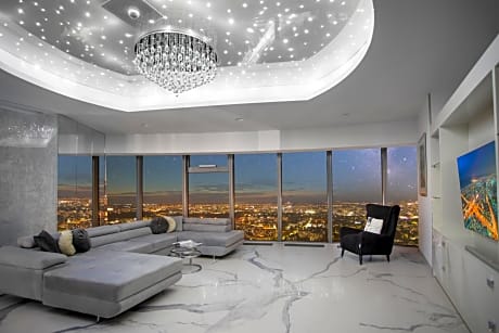 Penthouse Apartment with jacuzzi