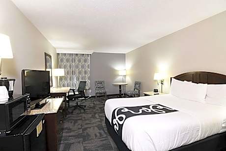 1 Queen Bed Non-Smoking