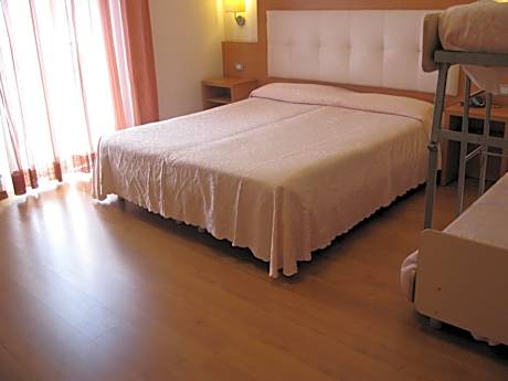 Economy Quadruple Room