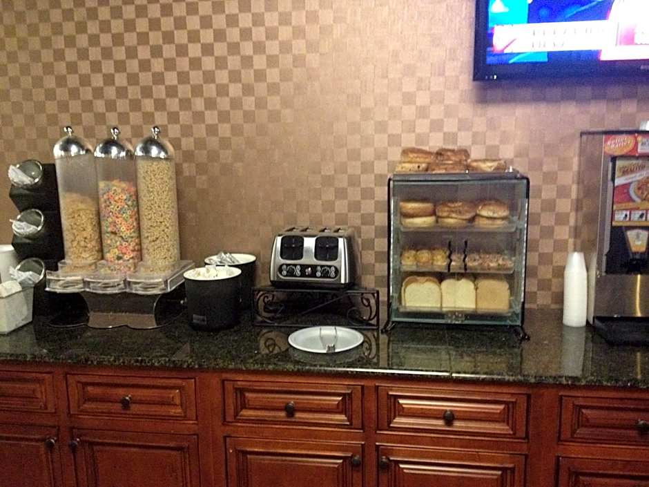 Aashram Hotel by Niagara River