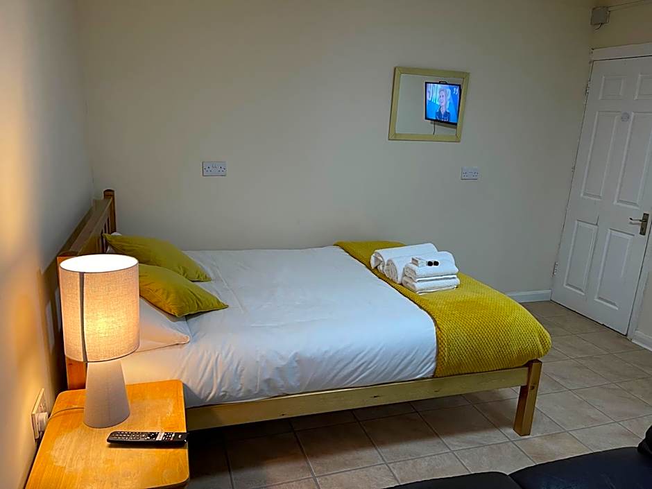 Hollybush Guest House