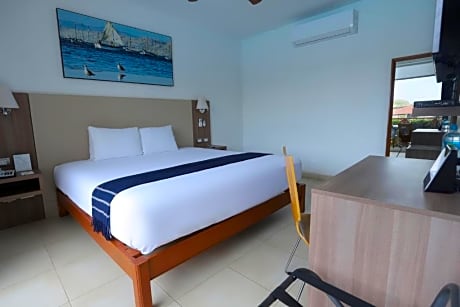 Superior Matrimonial Room with Pool View