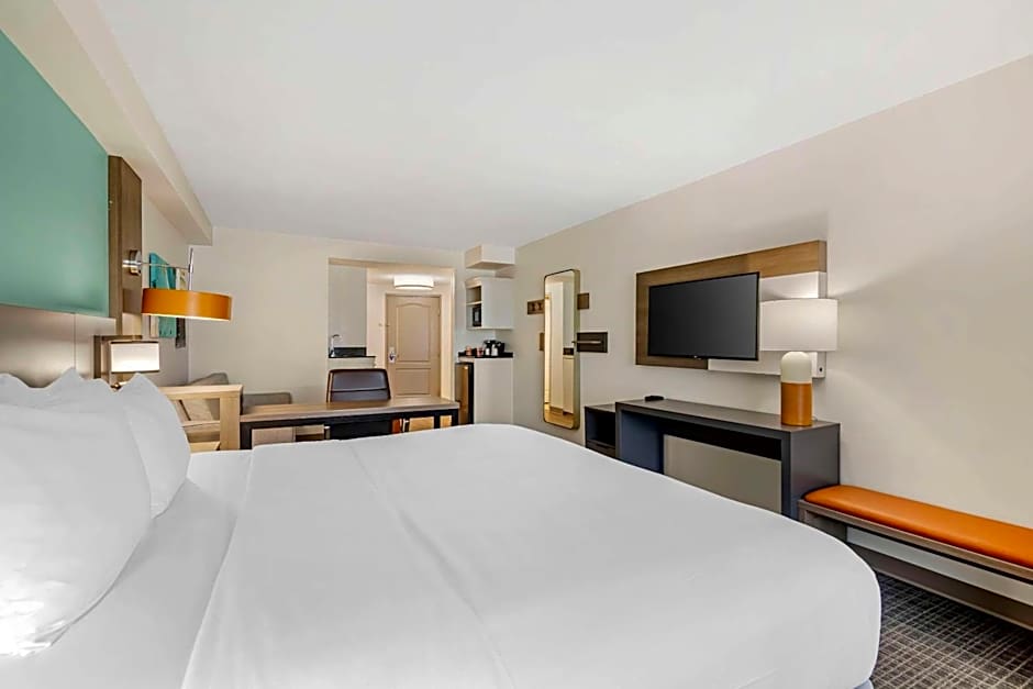 Comfort Suites