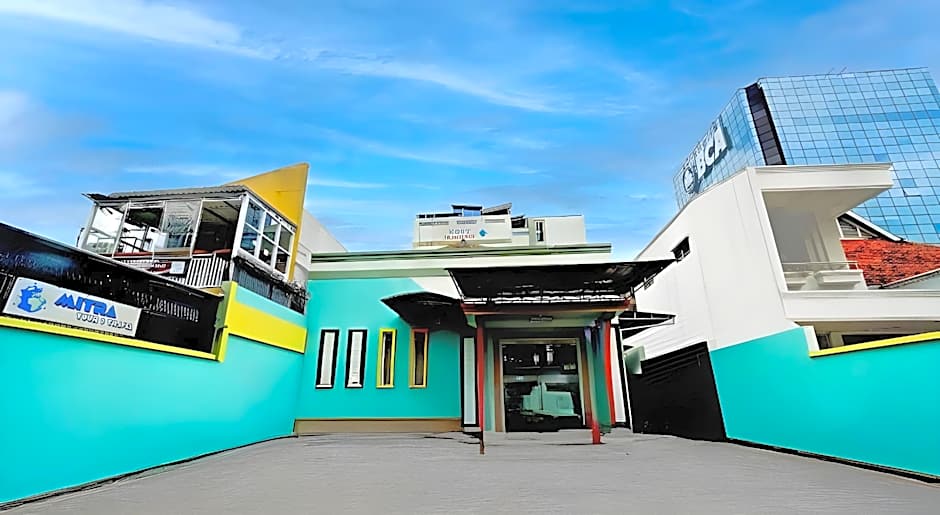 RedDoorz near Taman Bungkul